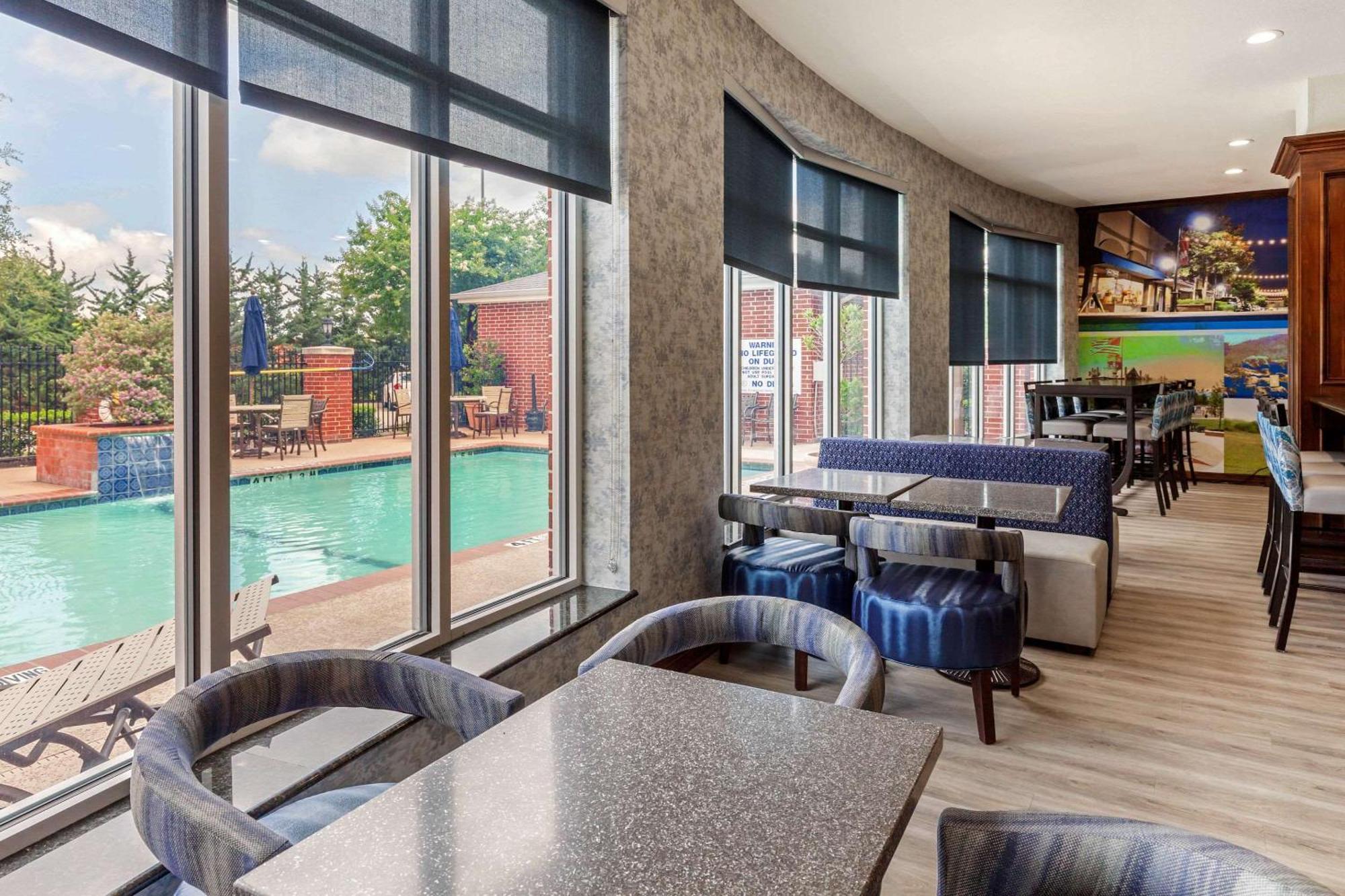 Clarion Pointe Sulphur Springs Exterior foto